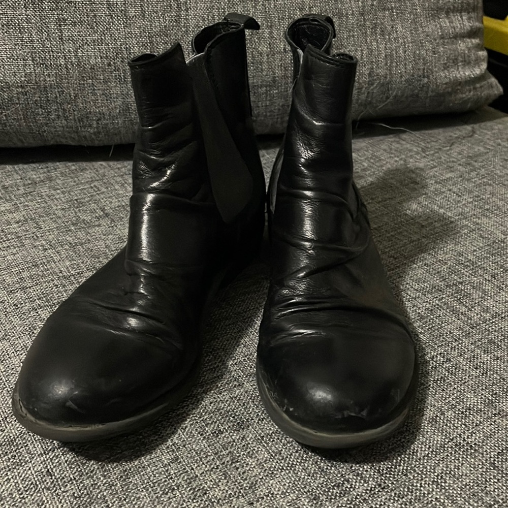 Miz Mooz leather ankle boot with elastic. Soft leather